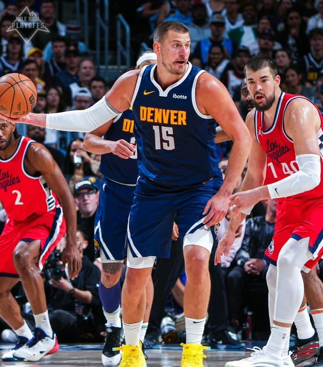 关于今夜NBA常规赛焦点战，迈阿密热火主帅复盘，悬念犹存，更衣室氛围转暖的信息