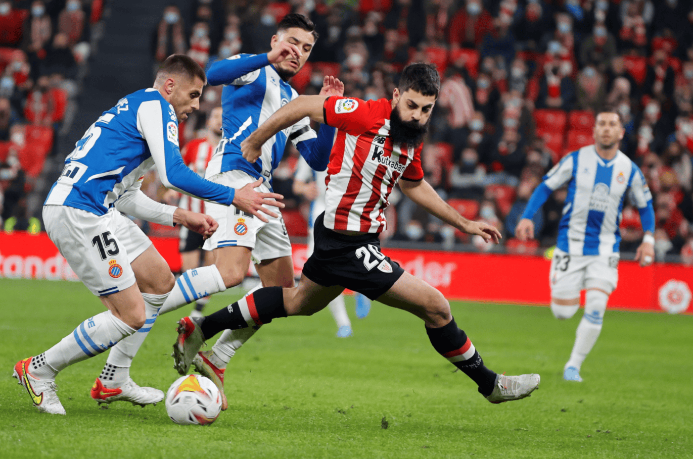 包含今晚体能课后，皇家马德里防线松动备战足总杯，态度坚定，阵容厚度经受考验的词条-九游