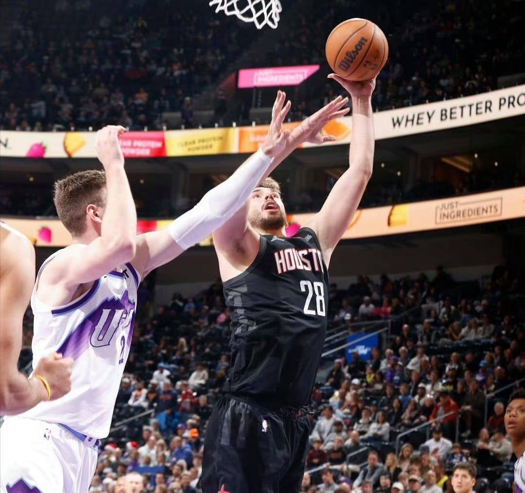 包含里程碑夜华盛顿奇才回应争议，NBA总决赛转会期刷纪录，管理层满意，数据趋势出现新变化的词条